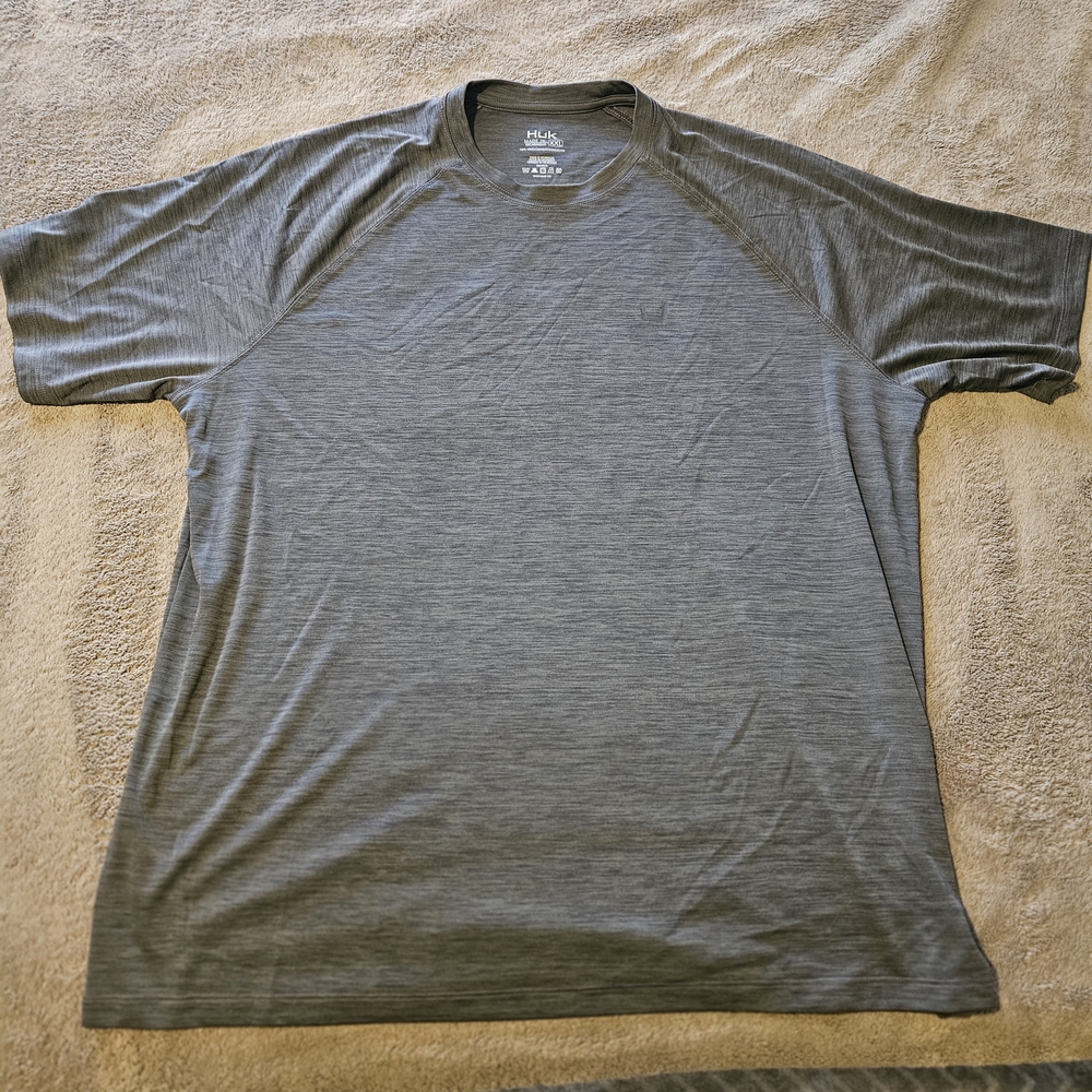 Huk Men's Performance Short Sleeve Tee - Dark Heather Gray